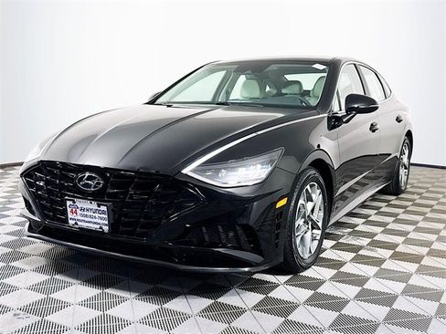 Used 2023 Hyundai Sonata SEL w/ Cargo Package image 2