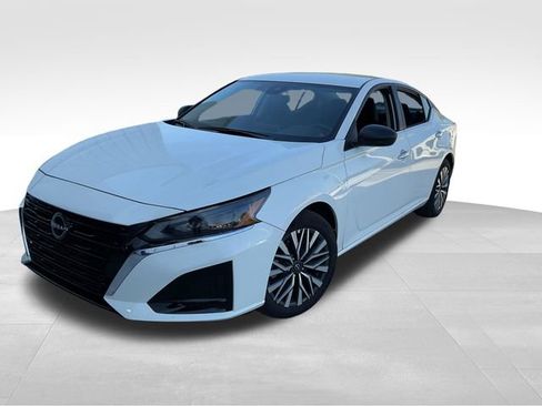 Used 2025 Nissan Altima 2.5 SV image 3