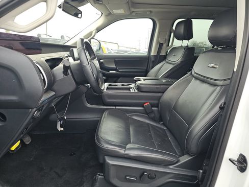 Used 2025 Ford Expedition Platinum image 7