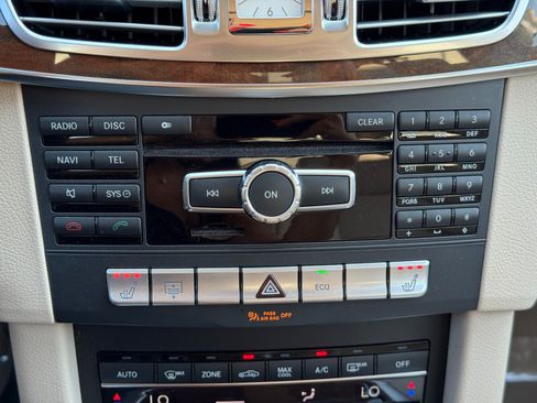 Used 2014 Mercedes-Benz E 350 4MATIC Sedan image 28