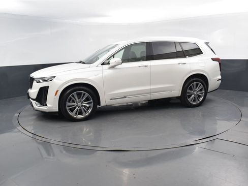 Used 2023 Cadillac XT6 Premium Luxury w/ Technology Package image 2