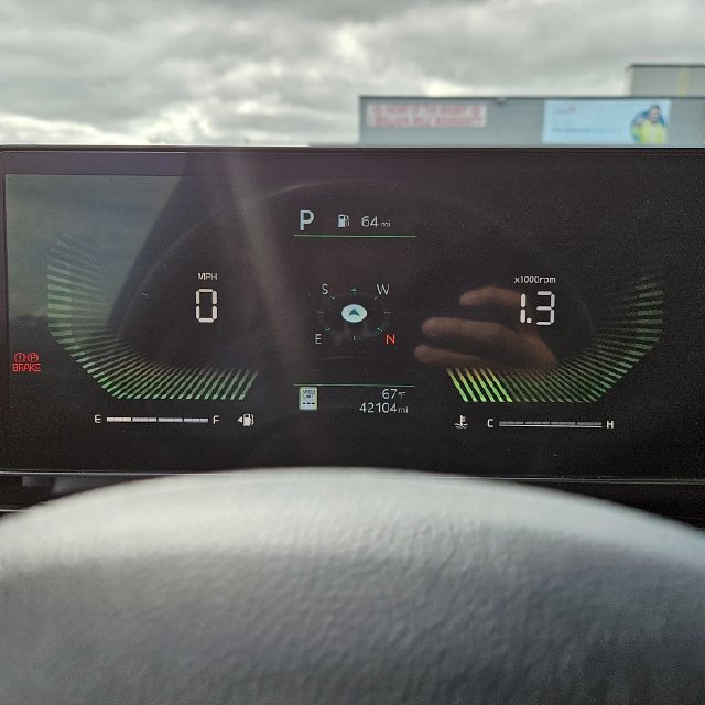 Used 2025 Kia Carnival FWD image 27