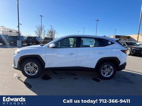 New 2025 Hyundai Tucson SE image 9
