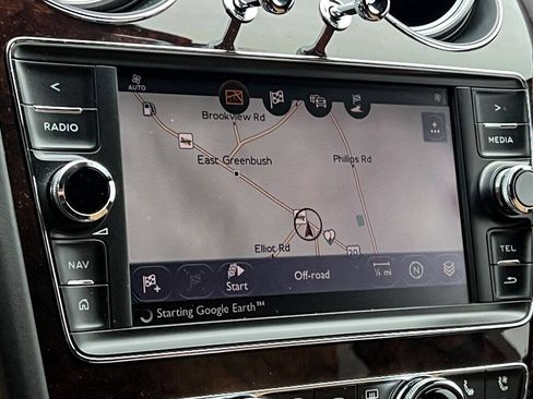 Used 2017 Bentley Bentayga image 34