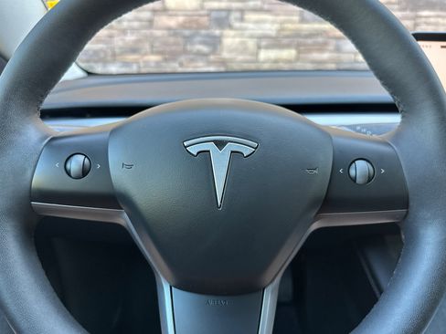 Used 2023 Tesla Model 3 Standard Range image 25
