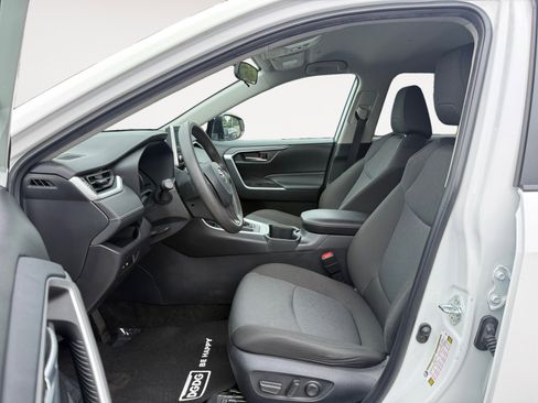 Used 2025 Toyota RAV4 XLE FWD image 10