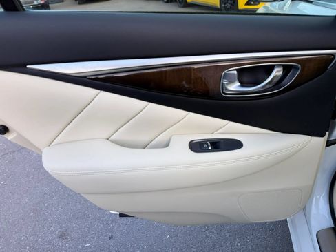 Used 2019 INFINITI Q50 Luxe w/ Essential Package (3.0T Luxe) AWD/4WD image 17