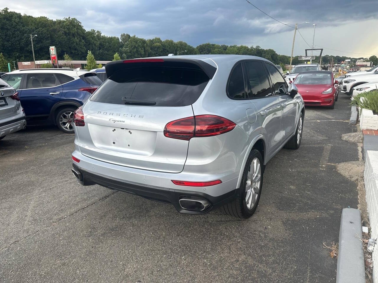 Used 2017 Porsche Cayenne Platinum Edition AWD/4WD image 3
