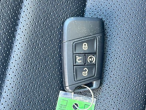 Used 2023 Volkswagen Taos SEL image 29