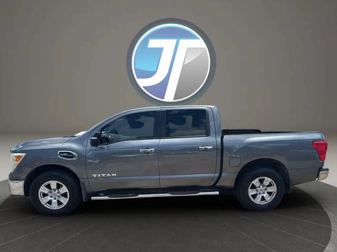 Used 2017 Nissan Titan SV AWD/4WD image 15