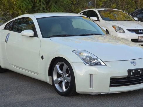 Used 2008 Nissan 350Z Touring image 3