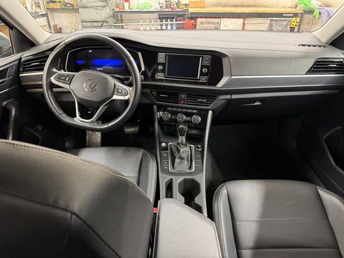 Used 2024 Volkswagen Jetta SE FWD image 17