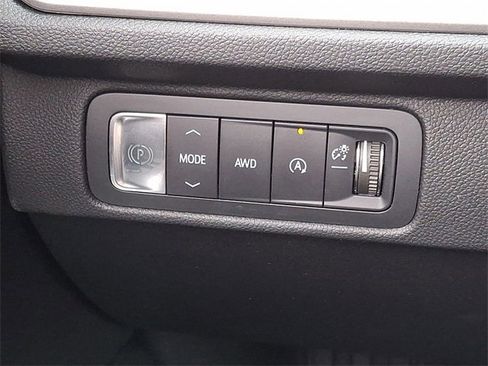 Certified 2025 Chevrolet Traverse LT image 25