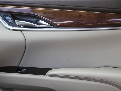 Used 2013 Cadillac XTS Luxury image 20