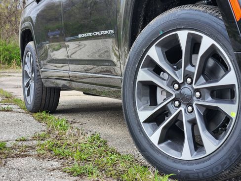 New 2025 Jeep Grand Cherokee L Overland image 11