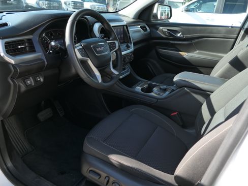 Used 2023 GMC Acadia SLE w/ Driver Convenience Package FWD image 12
