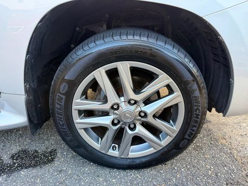 Used 2013 Lexus LX 570 4WD w/ Luxury Pkg image 16