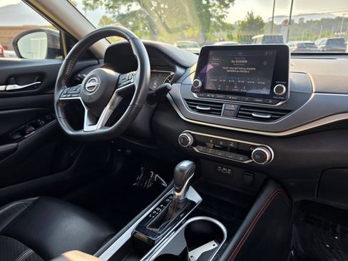 Used 2024 Nissan Altima 2.5 SR FWD image 14