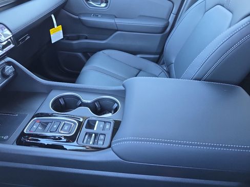 New 2025 Honda Pilot Touring image 29