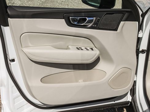 New 2026 Volvo XC60 T8 Ultra w/ Protection Package Premier image 22