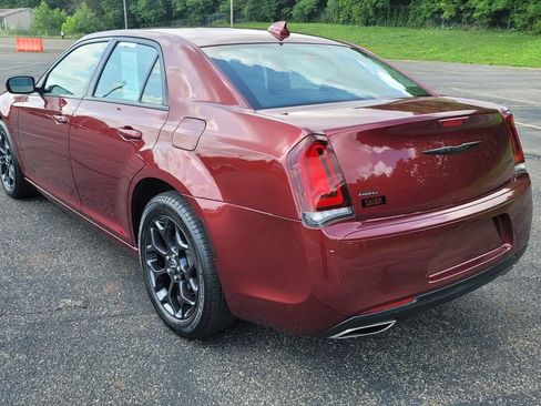 Used 2021 Chrysler 300 Touring w/ Sport Appearance Package AWD/4WD image 9