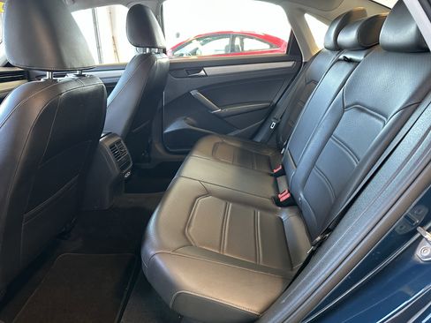 Used 2021 Volkswagen Passat 2.0T SE image 10