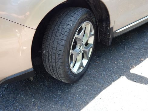 Used 2015 Subaru Forester 2.5i Touring w/ Eyesight & Navigation System AWD/4WD image 21