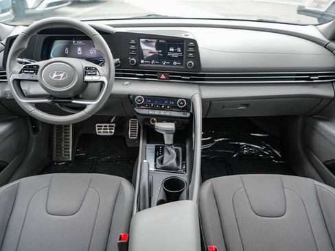Certified 2025 Hyundai Elantra Sport image 13