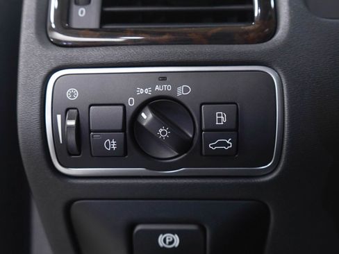 Used 2016 Volvo XC70 T5 Premier w/ Protection Package image 24