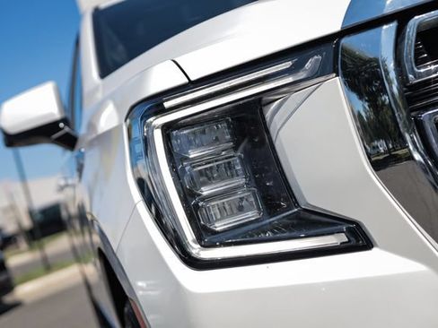 Used 2021 GMC Yukon SLT w/ SLT Premium Package AWD/4WD image 16