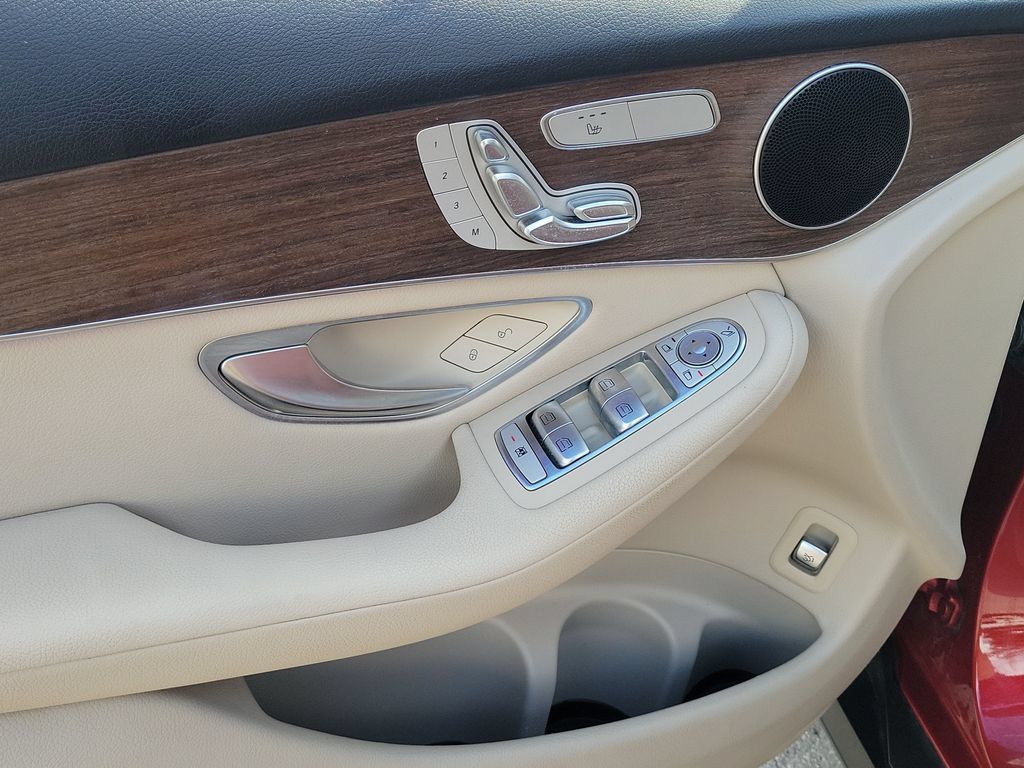 Used 2021 Mercedes-Benz GLC 300 w/ Premium Package image 19