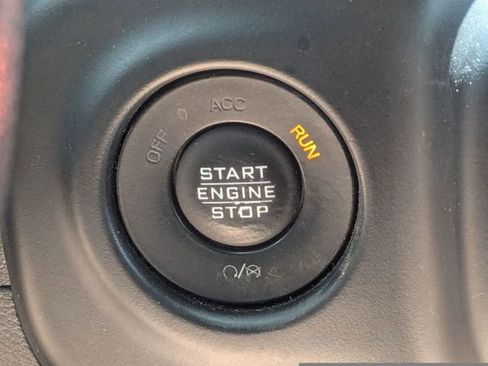 Used 2022 Jeep Wrangler Sport AWD/4WD image 29