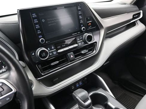 Used 2022 Toyota Highlander XLE image 21