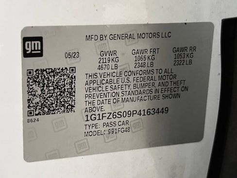 Used 2023 Chevrolet Bolt EUV Premier w/ Sun & Sound Package FWD image 23