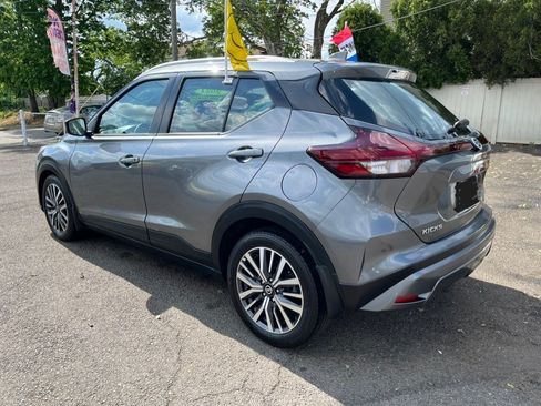 Used 2021 Nissan Kicks SV FWD image 3