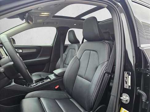 Used 2025 Volvo XC40 B5 Plus AWD/4WD image 20