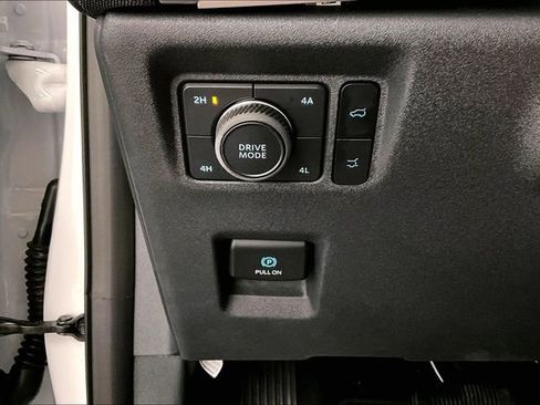 Used 2025 Ford Expedition Active AWD/4WD image 40