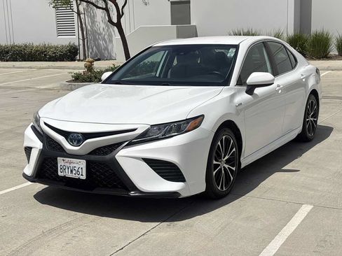 Used 2020 Toyota Camry SE w/ Carpet Mat Package FWD image 7