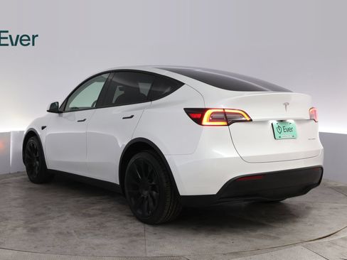 Used 2023 Tesla Model Y Long Range AWD/4WD image 17