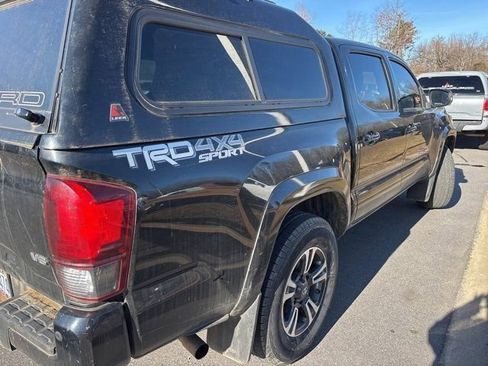 Used 2019 Toyota Tacoma TRD Sport w/ TRD Premium Sport Package image 10