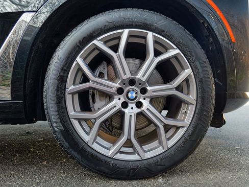 Used 2024 BMW X7 xDrive40i w/ Climate Comfort Package AWD/4WD image 15
