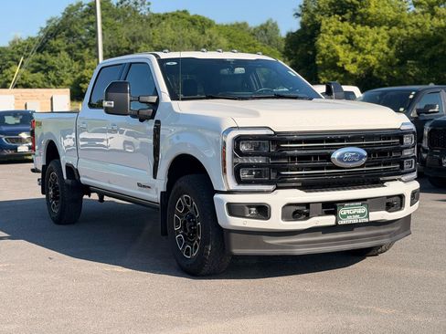 Used 2025 Ford F250 Platinum w/ FX4 Off-Road Package AWD/4WD image 3