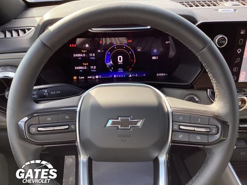Used 2025 Chevrolet Colorado ZR2 w/ Technology Package AWD/4WD image 27