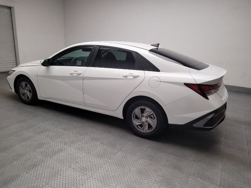 Used 2025 Hyundai Elantra SE FWD image 3