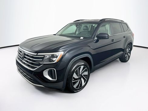 Used 2025 Volkswagen Atlas SE FWD image 3