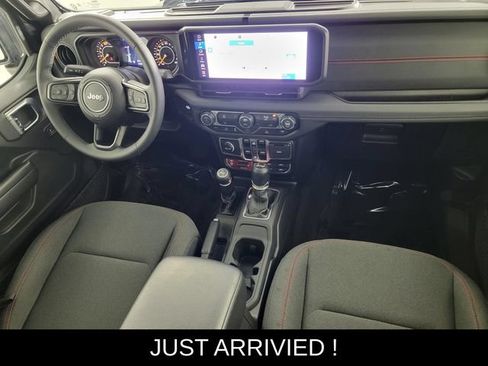 Used 2026 Jeep Wrangler Unlimited Rubicon AWD/4WD image 32