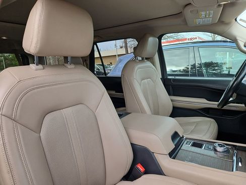 Used 2023 Ford Expedition Limited image 5