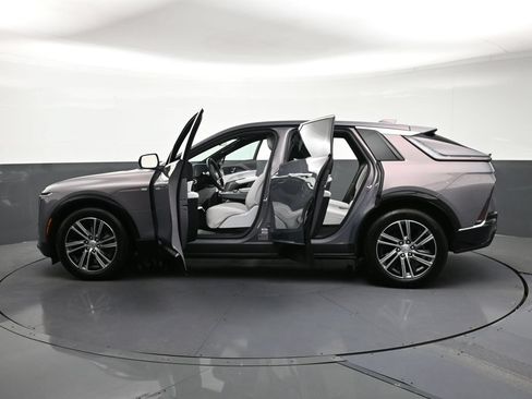 Certified 2025 Cadillac Lyriq Luxury AWD/4WD image 34