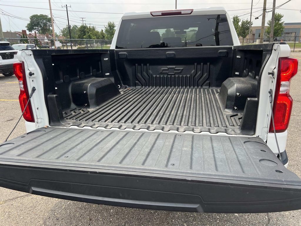 Used 2020 Chevrolet Silverado 1500 RST w/ RST Value Package AWD/4WD image 10