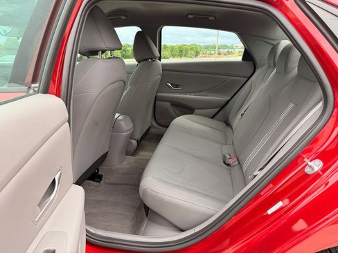 Used 2023 Hyundai Elantra Blue FWD image 5